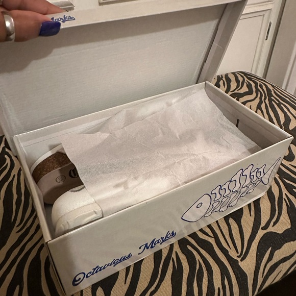 SOLD- OCTAVIOUS MARKS UNISEX FISHBONE CLOGS. MENS SIZE 7/8. WOMEN'S SIZE 9/10. - Picture 6 of 8